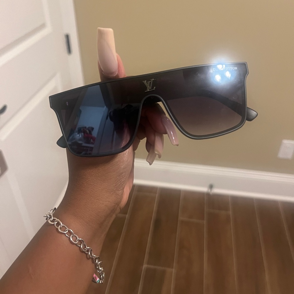 LOUIS VUITTON SUNGLASSES